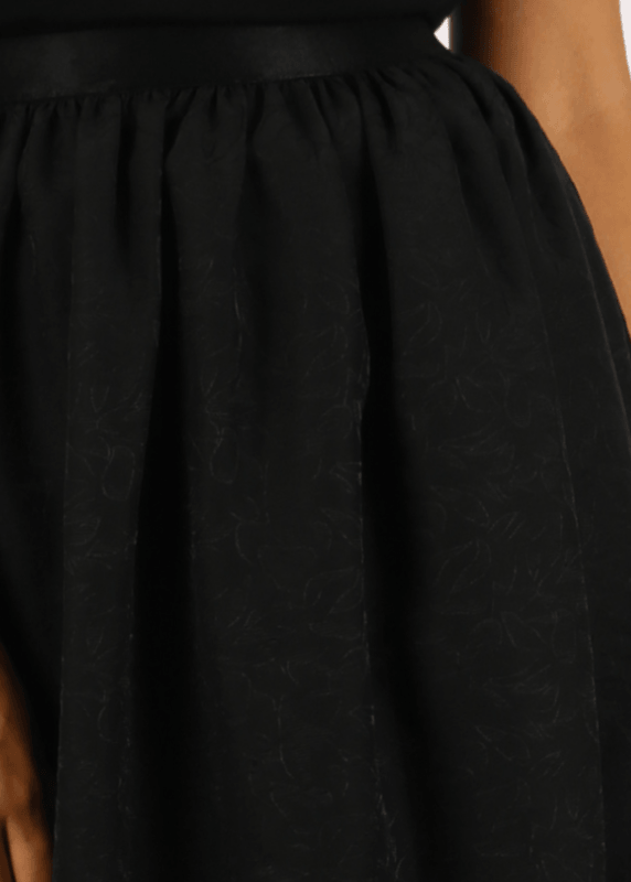 317410-Noir-VOG (2)